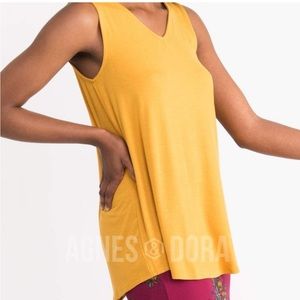 NWOT Agnes & Dora Essential V Neck Tank